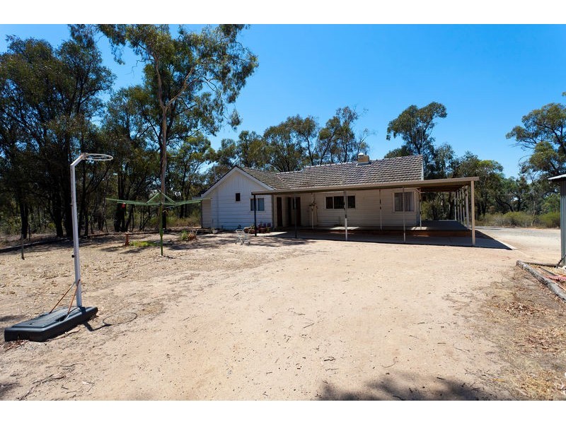 105 Prouses Road, Eaglehawk VIC 3556