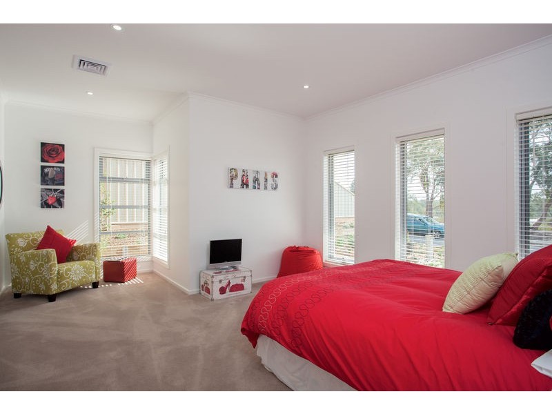 9 Tununga Circuit, Kangaroo Flat VIC 3555