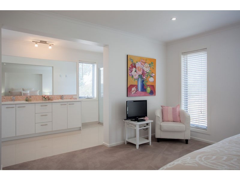 9 Tununga Circuit, Kangaroo Flat VIC 3555