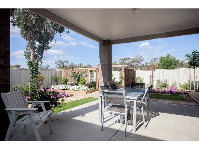 9 Tununga Circuit, Kangaroo Flat VIC 3555