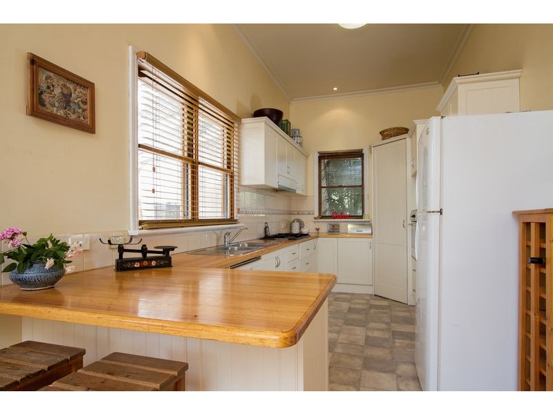 7 Carolin Street, Flora Hill VIC 3550