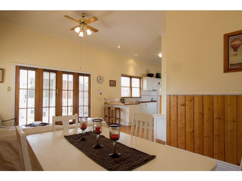 7 Carolin Street, Flora Hill VIC 3550