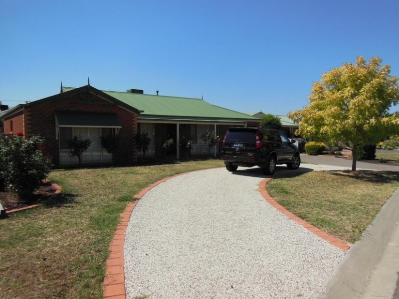 9 Tomkinson Drive, Golden Square VIC 3555