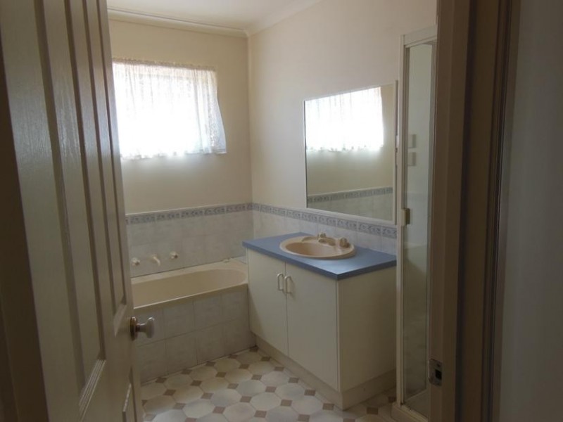 9 Tomkinson Drive, Golden Square VIC 3555