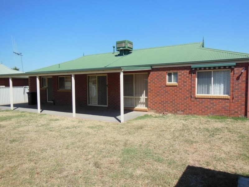 9 Tomkinson Drive, Golden Square VIC 3555