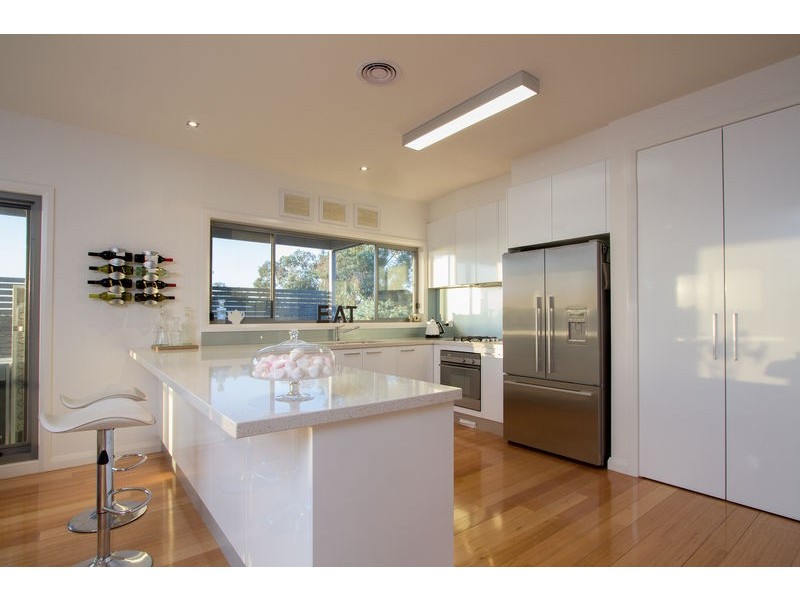 16 Barton Court, Flora Hill VIC 3550