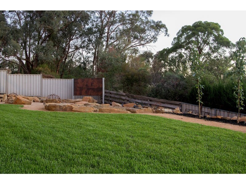 16 Barton Court, Flora Hill VIC 3550