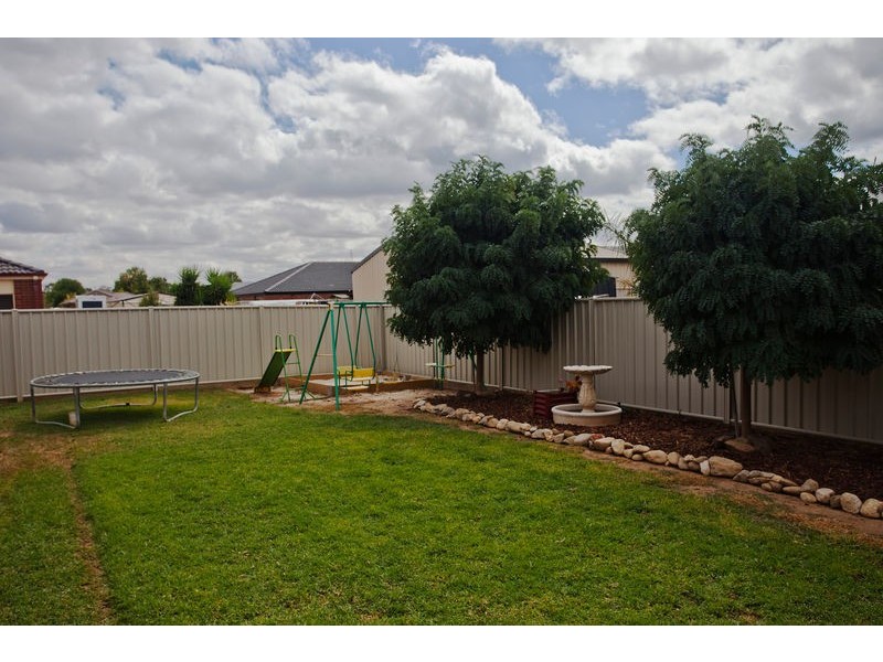 14 Dowker Street, Epsom VIC 3551