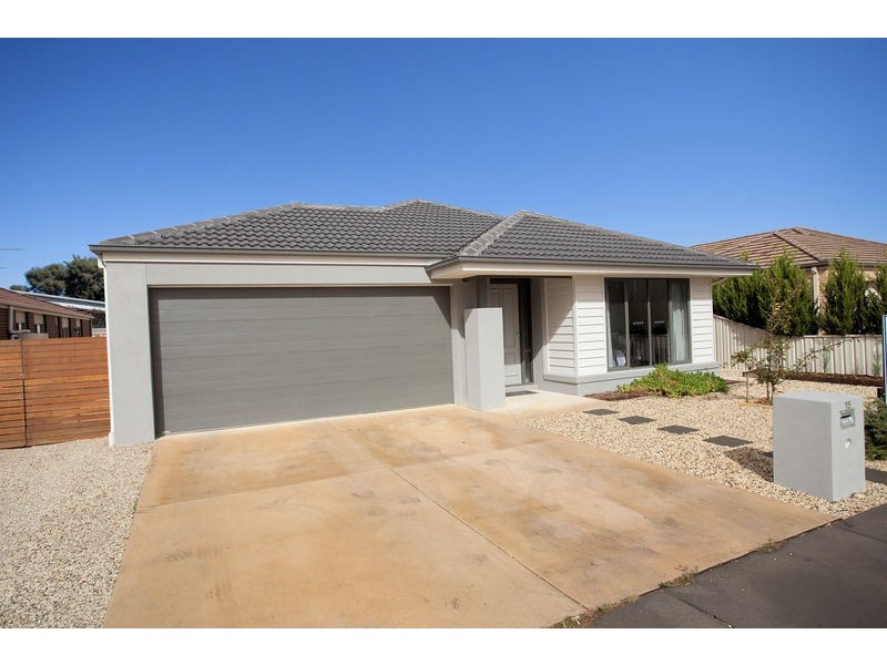 15 Cooba Drive, Epsom VIC 3551