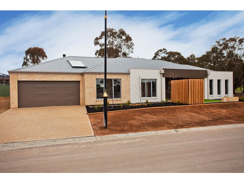 206 Inverness Street, Junortoun VIC 3551