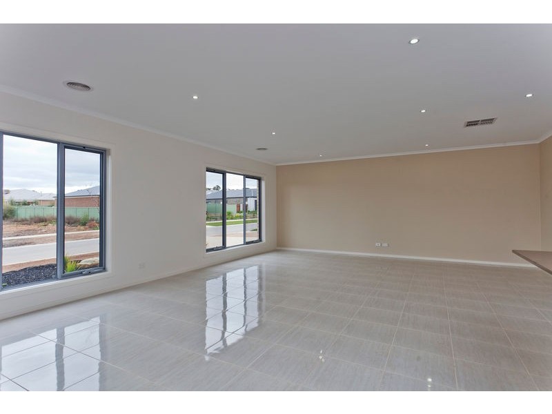 206 Inverness Street, Junortoun VIC 3551