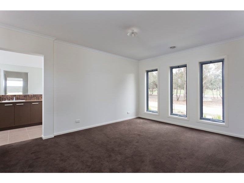 206 Inverness Street, Junortoun VIC 3551