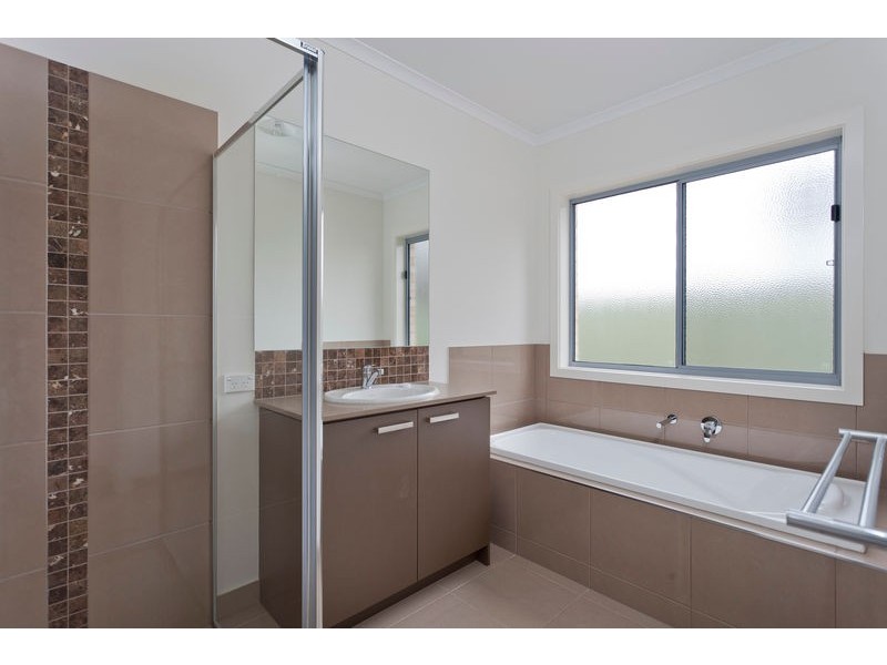 206 Inverness Street, Junortoun VIC 3551