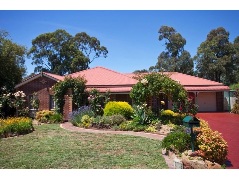 16 Greenwood Drive, Strathdale VIC 3550