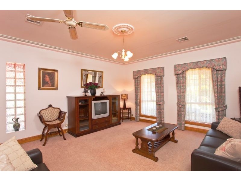 16 Greenwood Drive, Strathdale VIC 3550