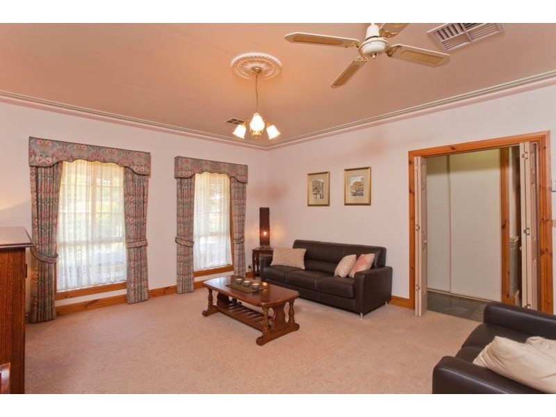 16 Greenwood Drive, Strathdale VIC 3550