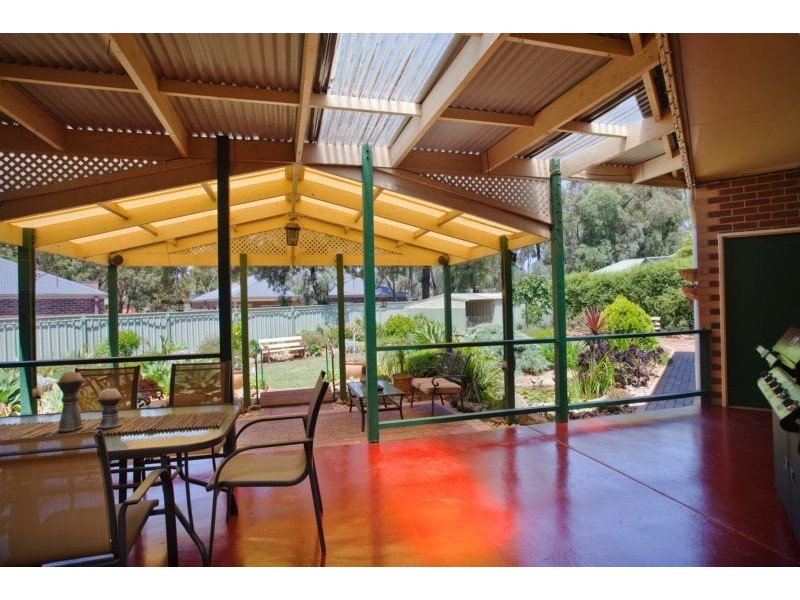 16 Greenwood Drive, Strathdale VIC 3550