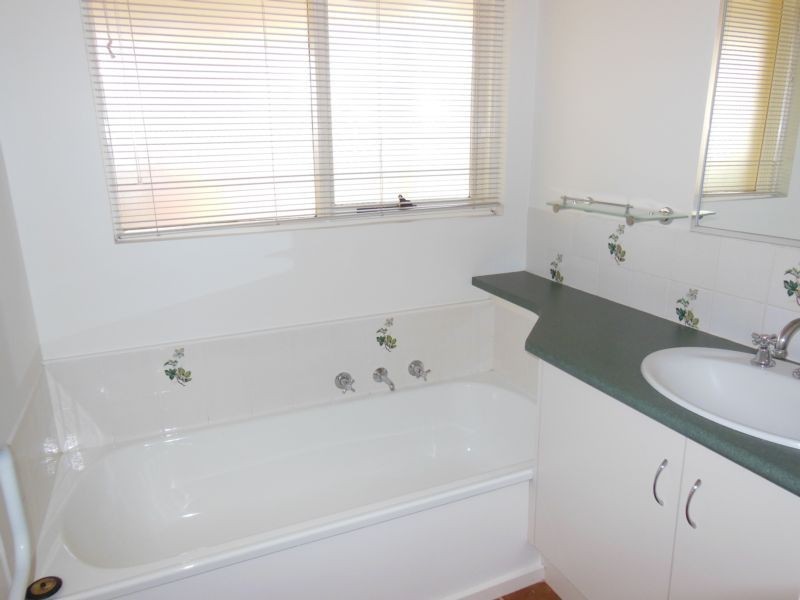 9 Oxford Street, Strathdale VIC 3550