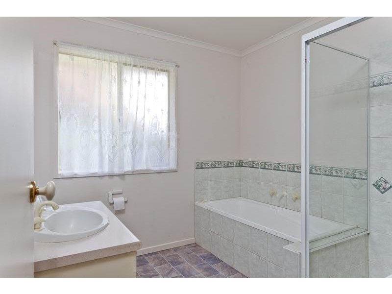 9 Oasis Gardens, Spring Gully VIC 3550