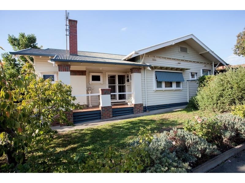 6 Dungey Avenue, Flora Hill VIC 3550