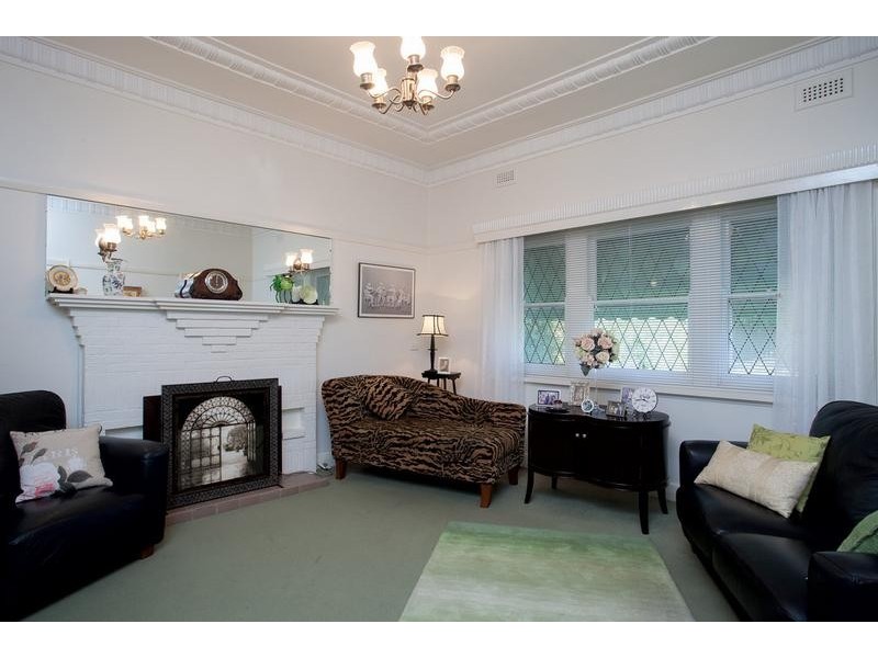 6 Dungey Avenue, Flora Hill VIC 3550