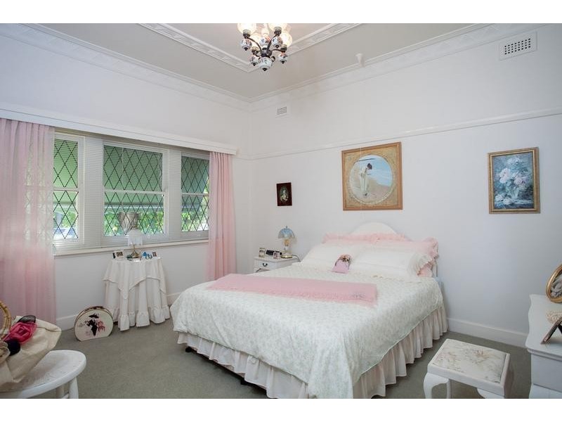 6 Dungey Avenue, Flora Hill VIC 3550