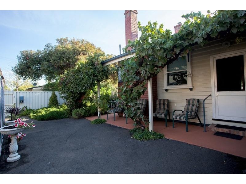 6 Dungey Avenue, Flora Hill VIC 3550