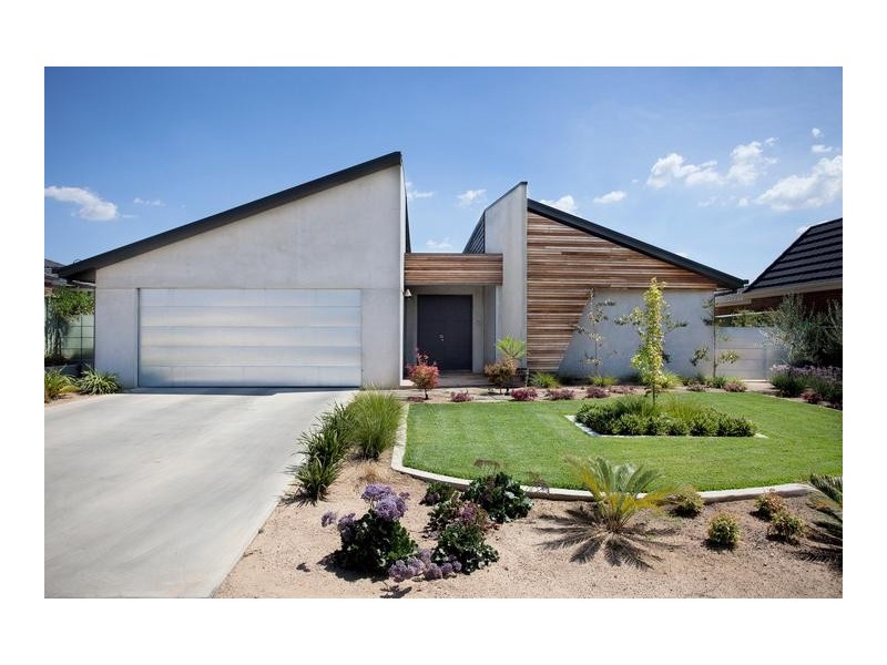 9 Rathlin Avenue, Junortoun VIC 3551