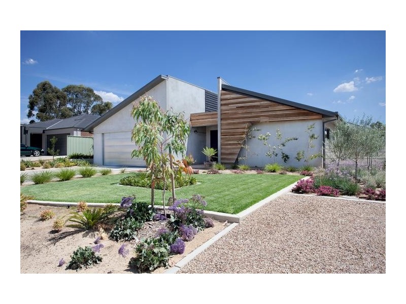 9 Rathlin Avenue, Junortoun VIC 3551