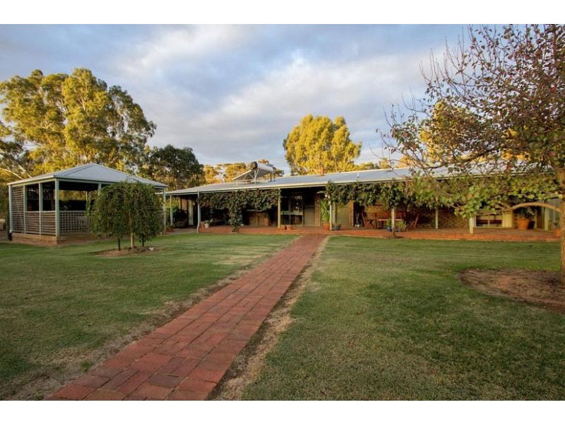 69 Schumakers Lane, Maiden Gully VIC 3551