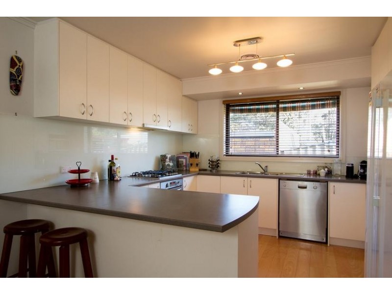 2 Cheriton Drive, Strathdale VIC 3550