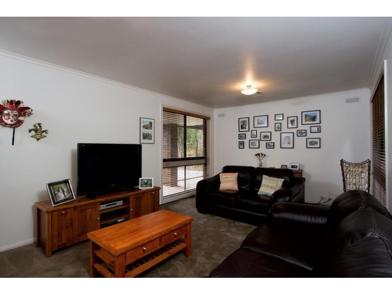 2 Cheriton Drive, Strathdale VIC 3550