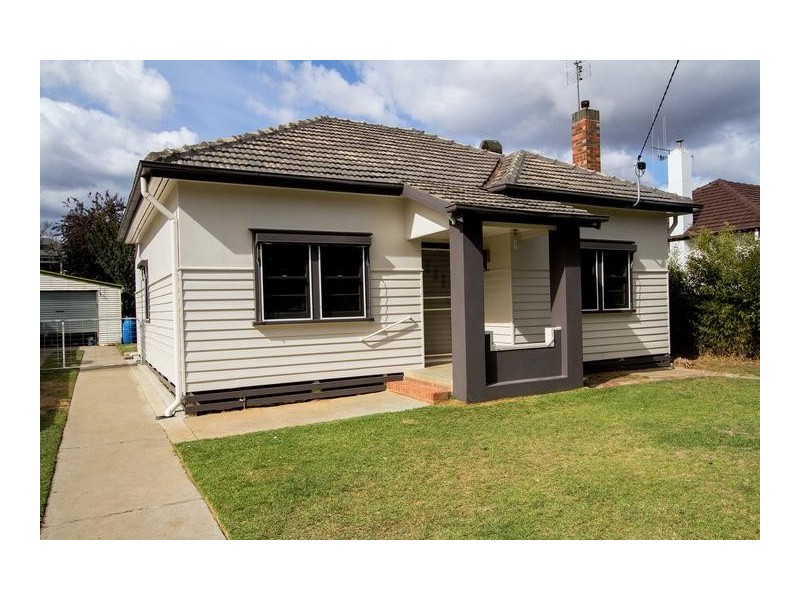 6 Royal Avenue, Kennington VIC 3550