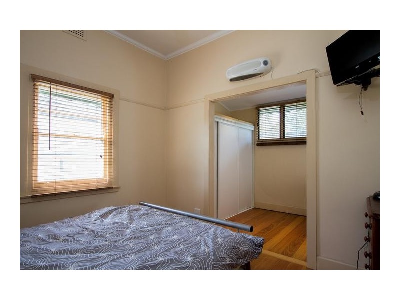 6 Royal Avenue, Kennington VIC 3550