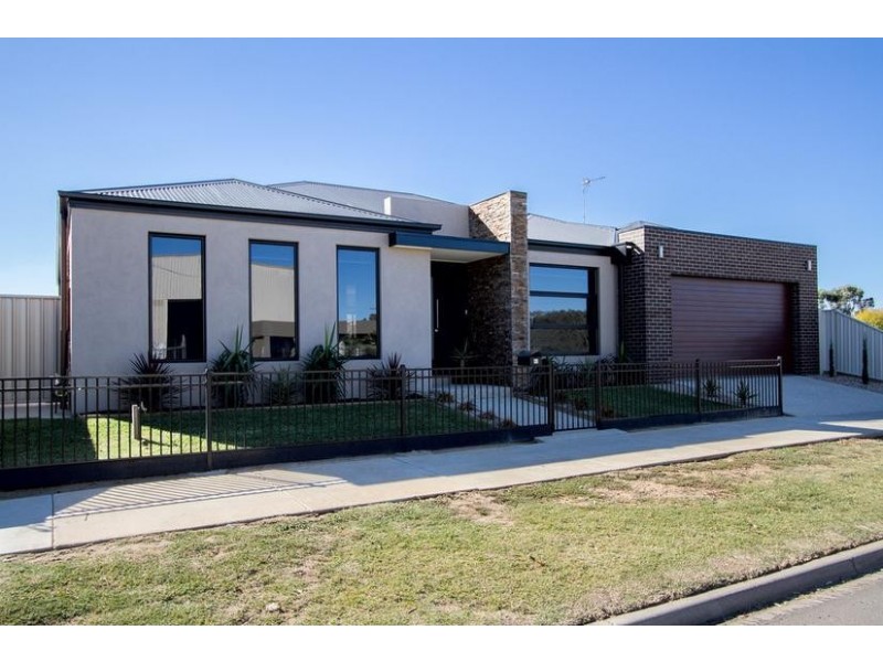 42 Howard Street, Epsom VIC 3551