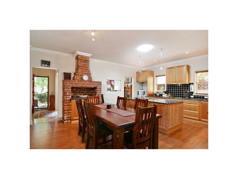 6 McMillan Street, Kennington VIC 3550