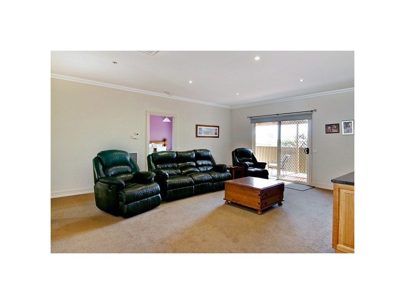6 McMillan Street, Kennington VIC 3550