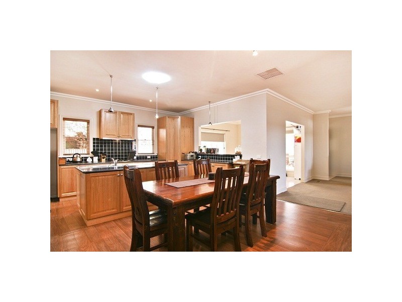 6 McMillan Street, Kennington VIC 3550