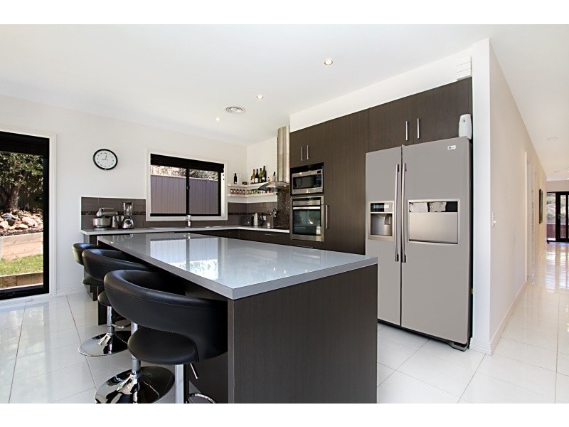 2 Lachlan Close, Golden Square VIC 3555