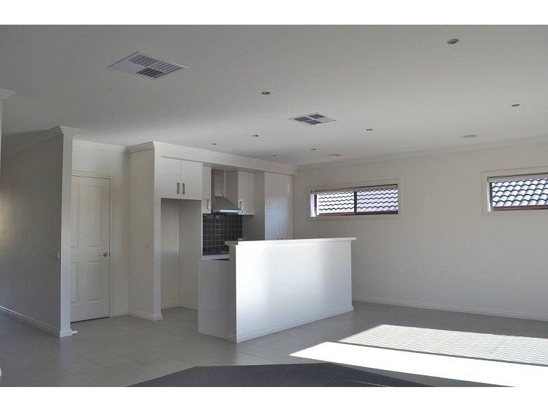 2/1A Hasker Street, Golden Square VIC 3555