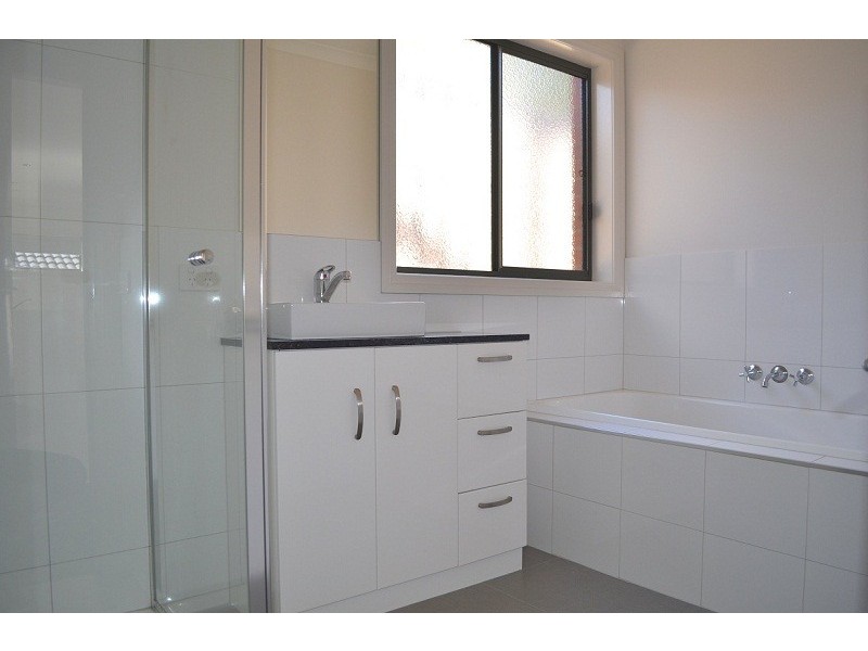 2/1A Hasker Street, Golden Square VIC 3555