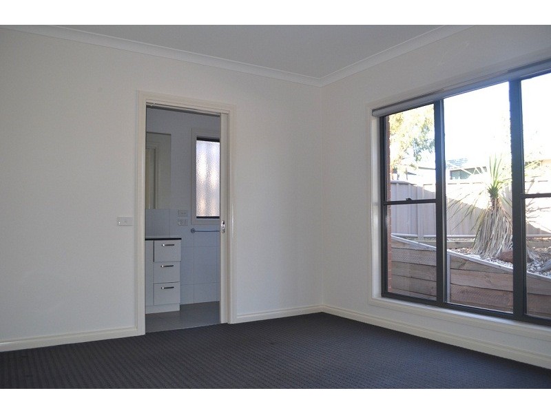 2/1A Hasker Street, Golden Square VIC 3555