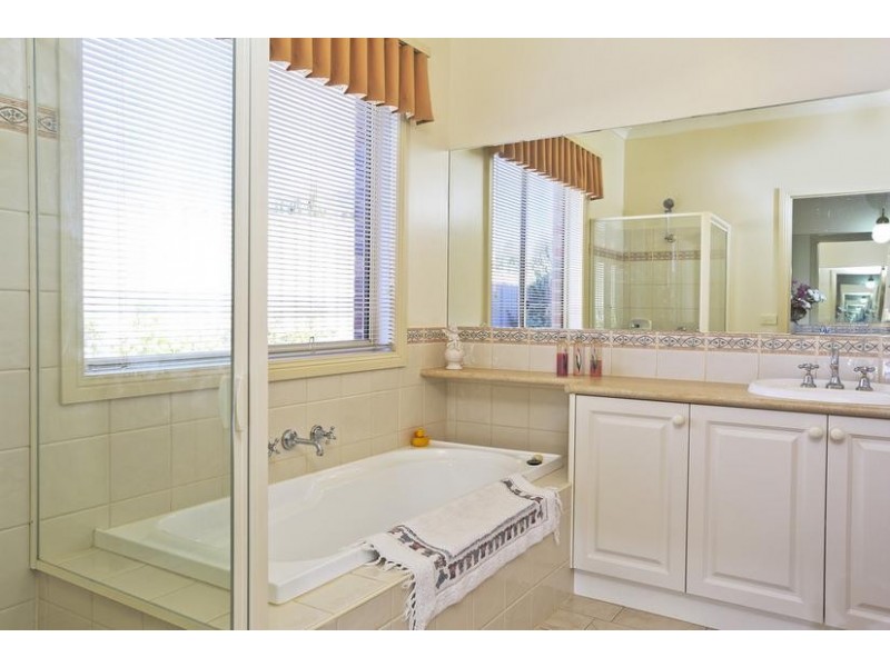 36 Marnie Road, Kennington VIC 3550