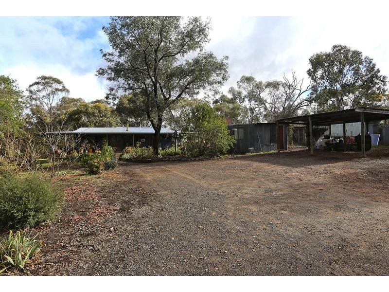 69 Knotts Lane, Junortoun VIC 3551