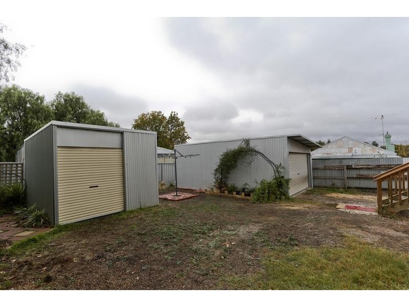 2 Knape Street, Long Gully VIC 3550