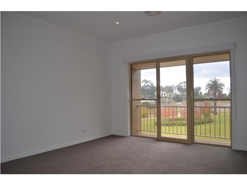 11/190 St Aidans Road, Kennington VIC 3550