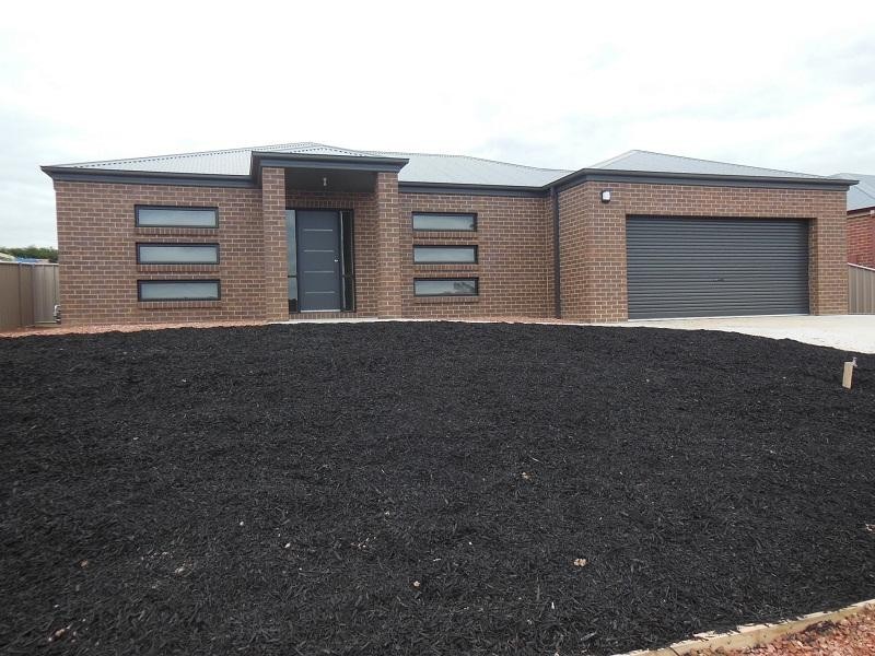 19 Londonderry Way, Epsom VIC 3551