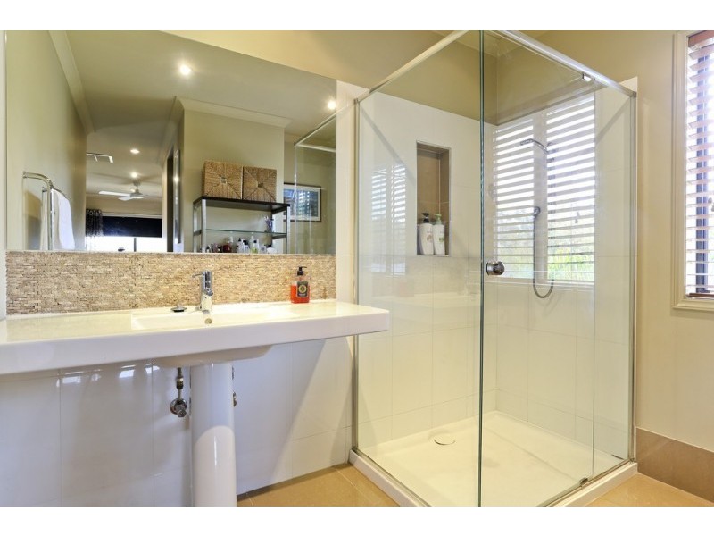 18 Stirling Avenue, Junortoun VIC 3551