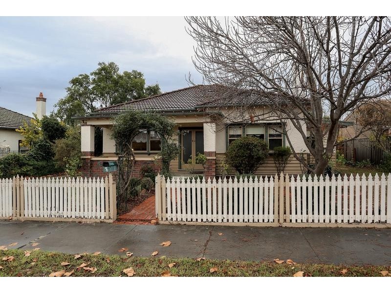 6 Hallam Street, Flora Hill VIC 3550