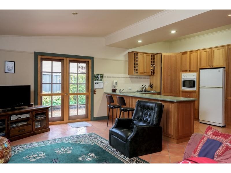 6 Hallam Street, Flora Hill VIC 3550